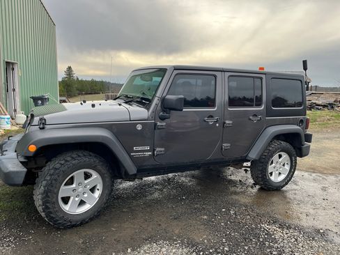 Used 2018 Jeep Wrangler Unlimited Sport image 8