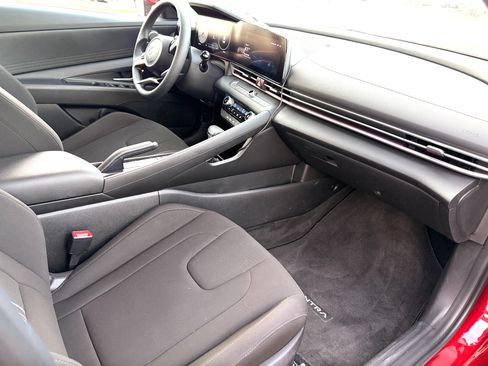 Used 2024 Hyundai Elantra SEL image 19