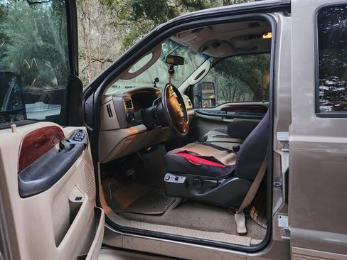 Used 2005 Ford Excursion Eddie Bauer image 10