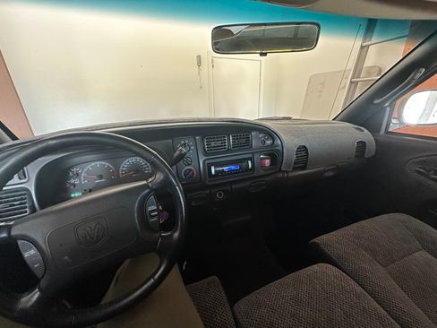 Used 2000 Dodge Ram 1500 Truck 2WD Quad Cab image 11