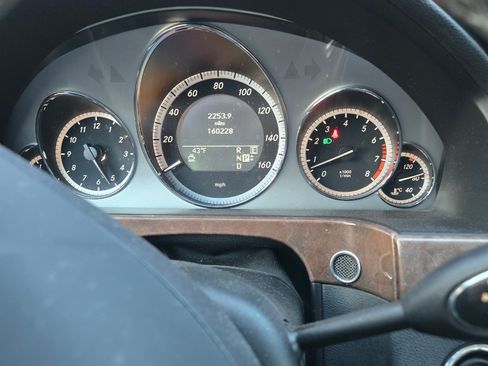 Used 2011 Mercedes-Benz E 350 4MATIC Sedan image 10