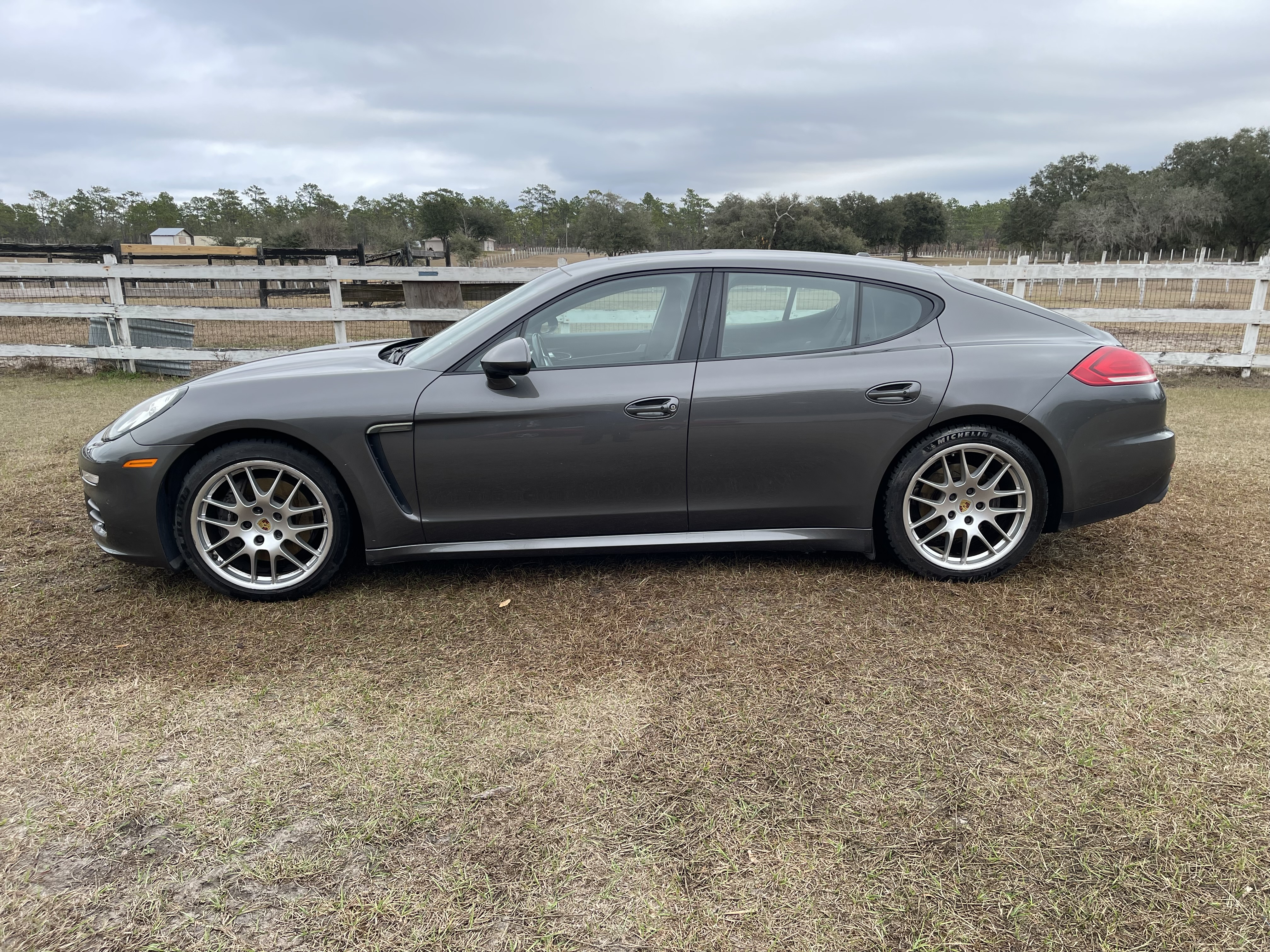 Used 2016 Porsche Panamera image 5