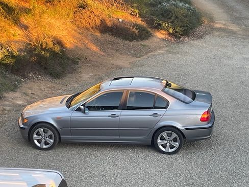 Used 2004 BMW 330xi Sedan image 2