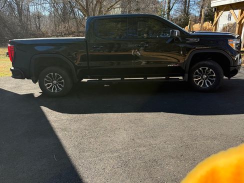 Used 2019 GMC Sierra 1500 AT4 w/ Off Road Performance Package image 5