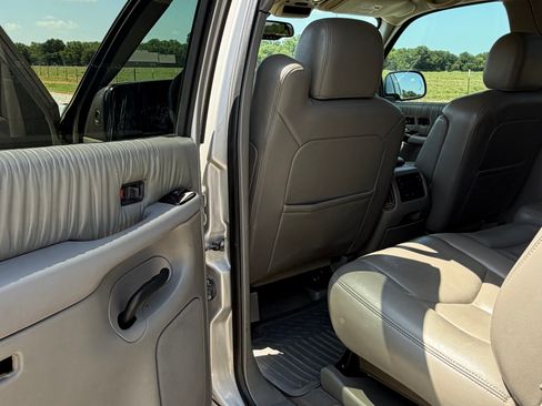 Used 2005 Chevrolet Avalanche Z66 w/ Sun And Sound Package RWD image 11