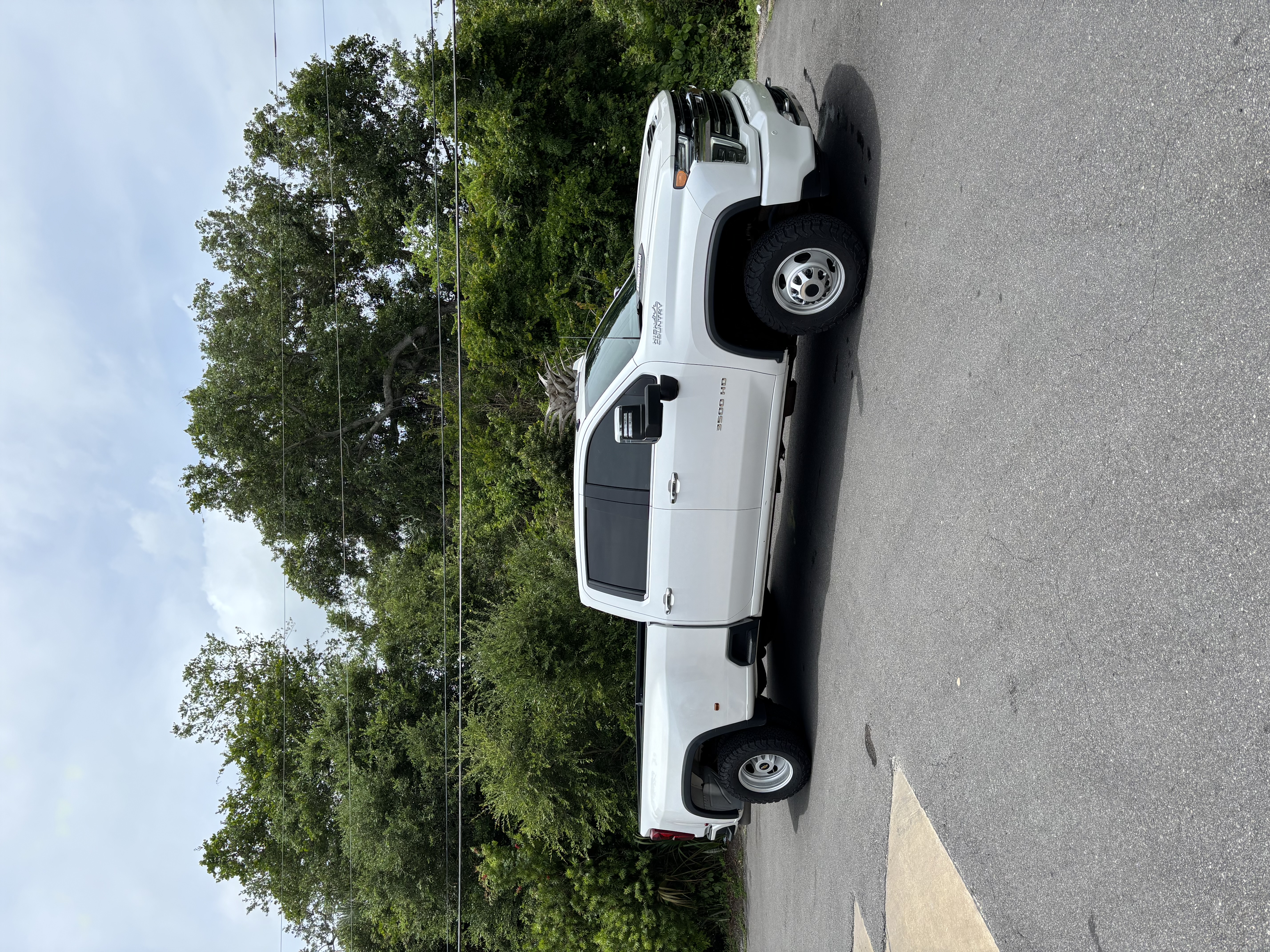 Used 2022 Chevrolet Silverado 3500 High Country AWD/4WD image 2