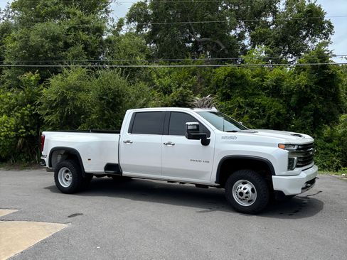 Used 2022 Chevrolet Silverado 3500 High Country AWD/4WD image 2