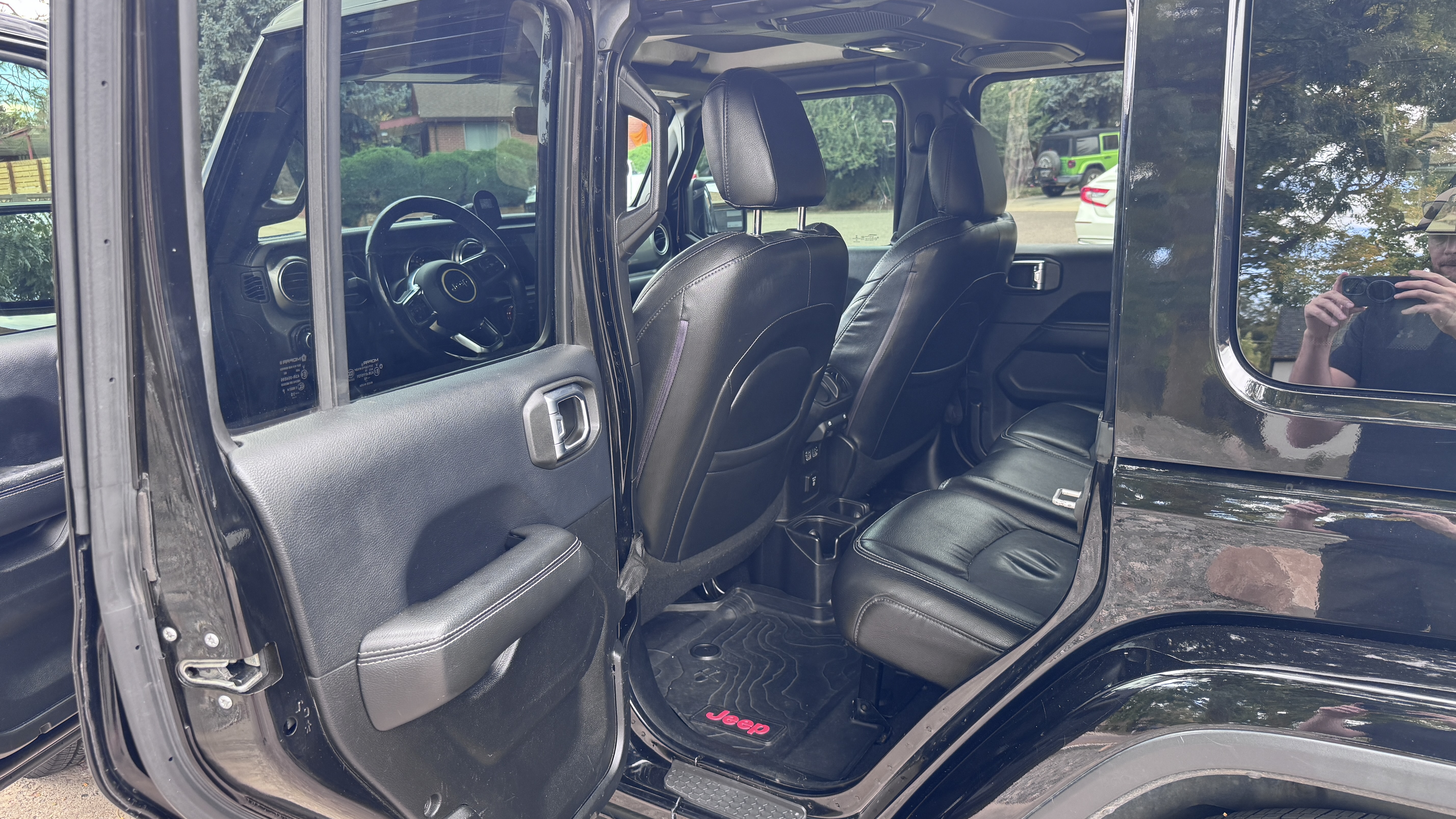 Used 2018 Jeep Wrangler Unlimited Sahara AWD/4WD image 15