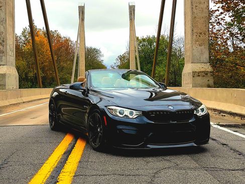 Used 2015 BMW M4 Convertible image 1