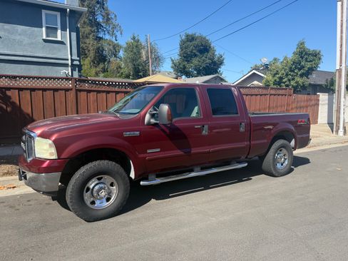 Used 2006 Ford F250 XLT AWD/4WD image 2