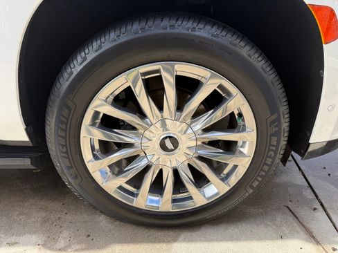 Used 2021 Cadillac Escalade ESV Premium Luxury w/ Driver Assist Tech Package image 15