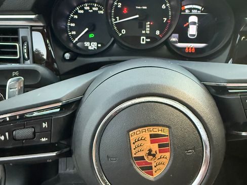 Used 2022 Porsche Macan image 2