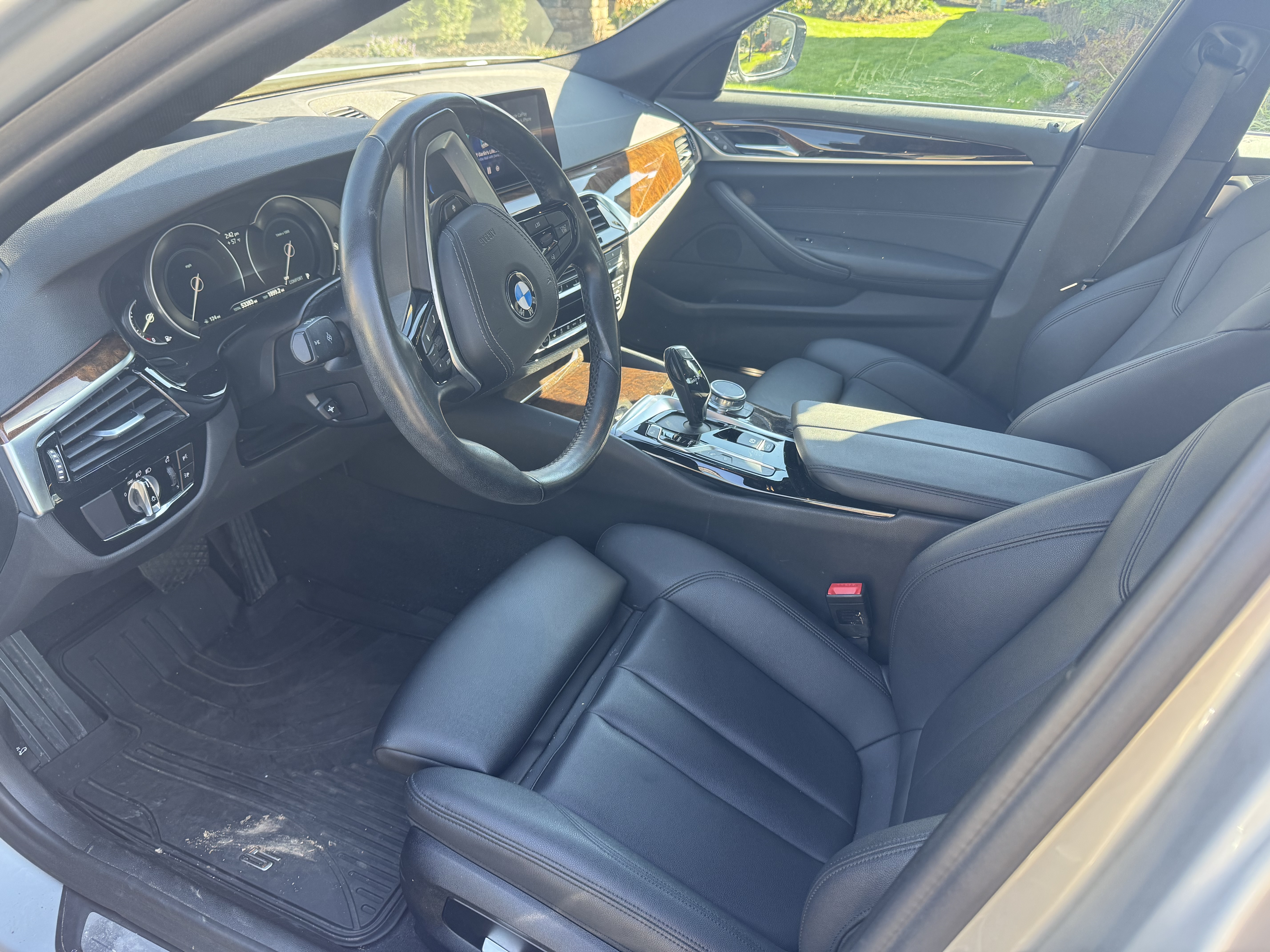 Used 2019 BMW 530i xDrive w/ Premium Package AWD/4WD image 9
