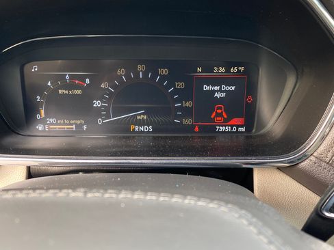 Used 2017 Lincoln Continental Select image 11