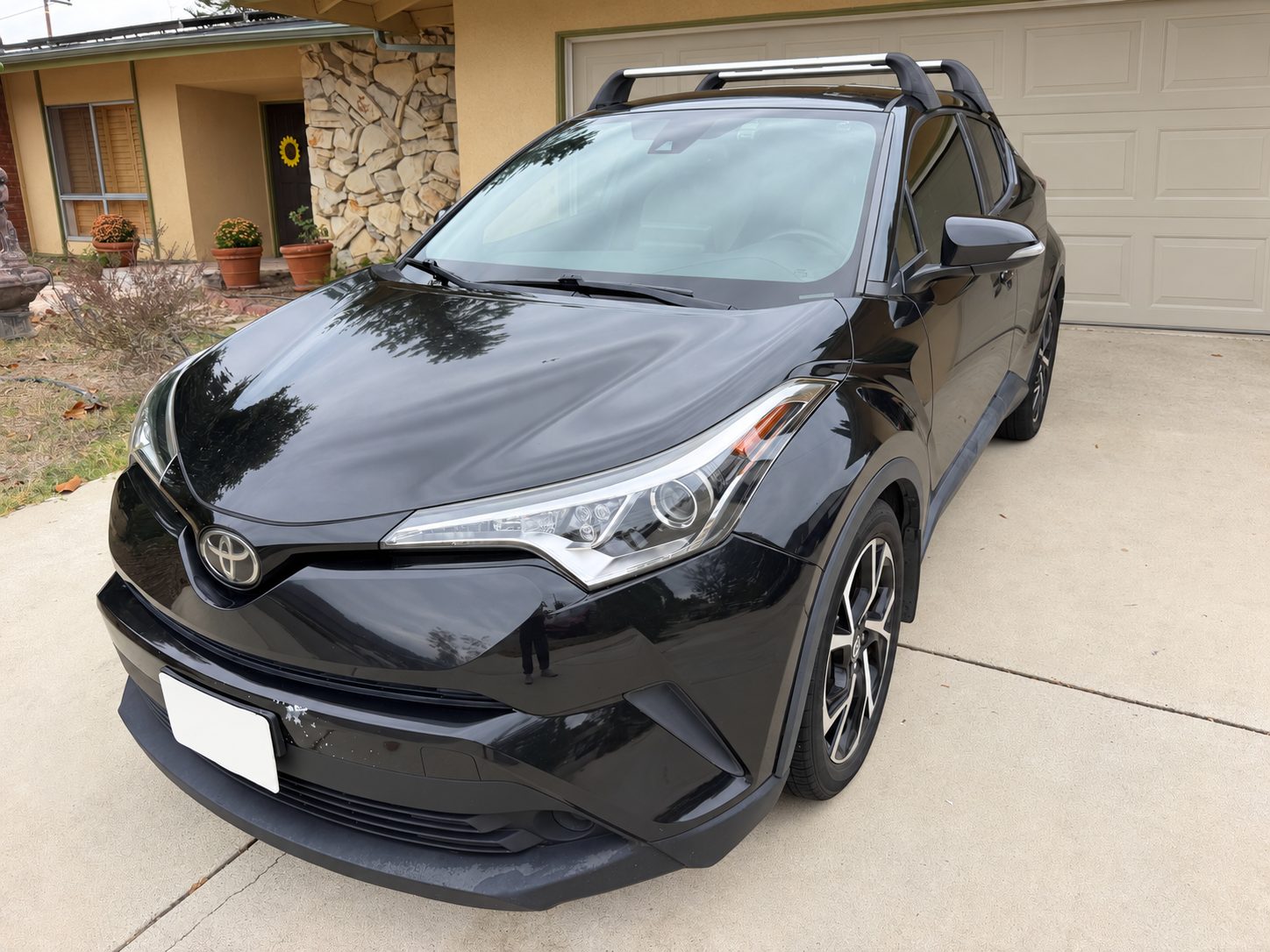 Used 2019 Toyota C-HR XLE FWD image 4