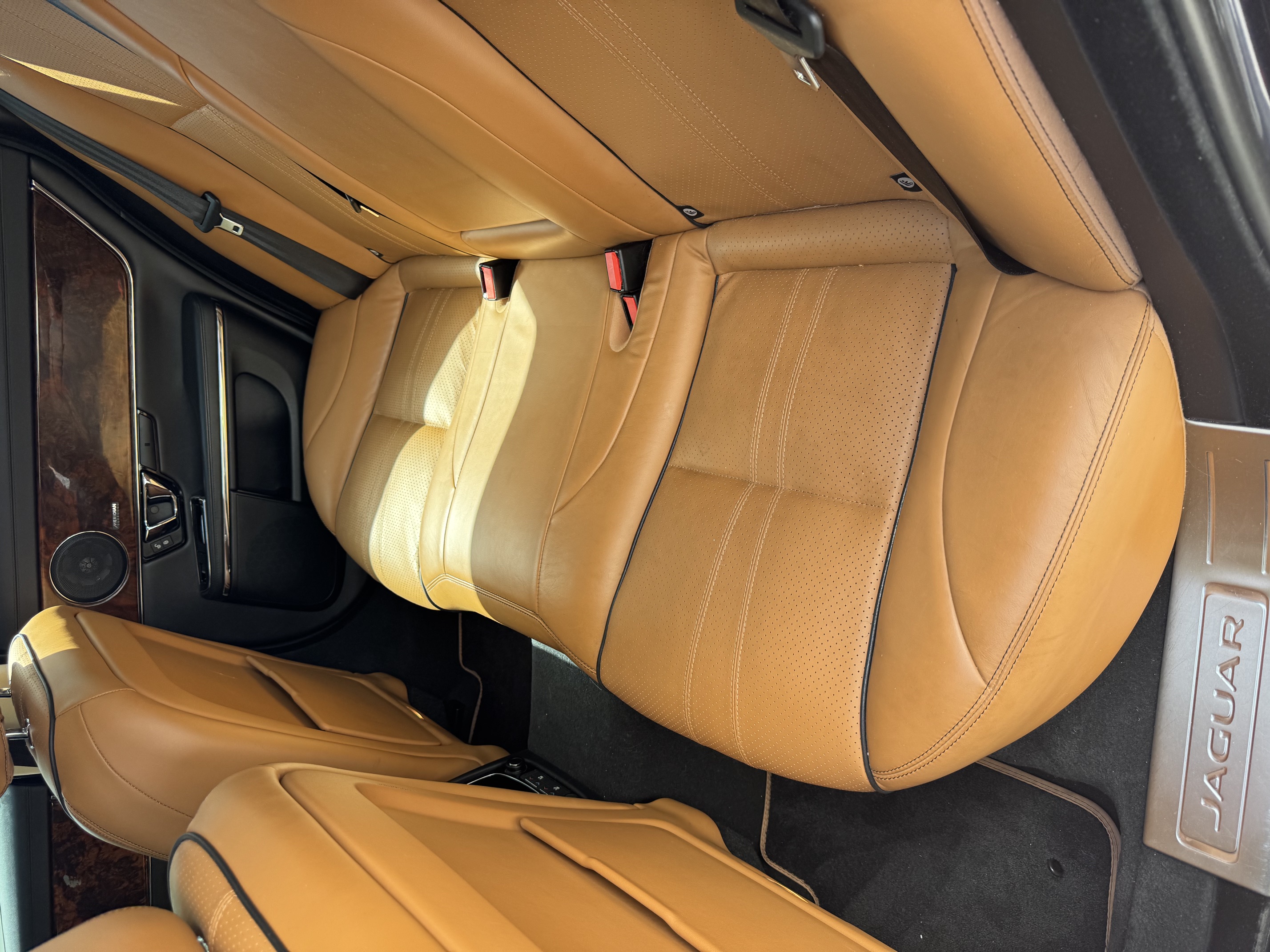 Used 2018 Jaguar XJ R-Sport RWD image 9