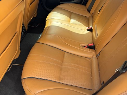 Used 2018 Jaguar XJ R-Sport RWD image 9