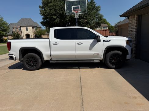 Used 2020 GMC Sierra 1500 AT4 w/ AT4 Premium Package AWD/4WD image 1