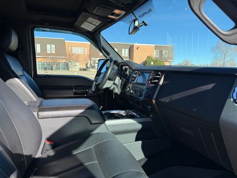 Used 2011 Ford F350 Lariat w/ Lariat Interior Pkg image 8