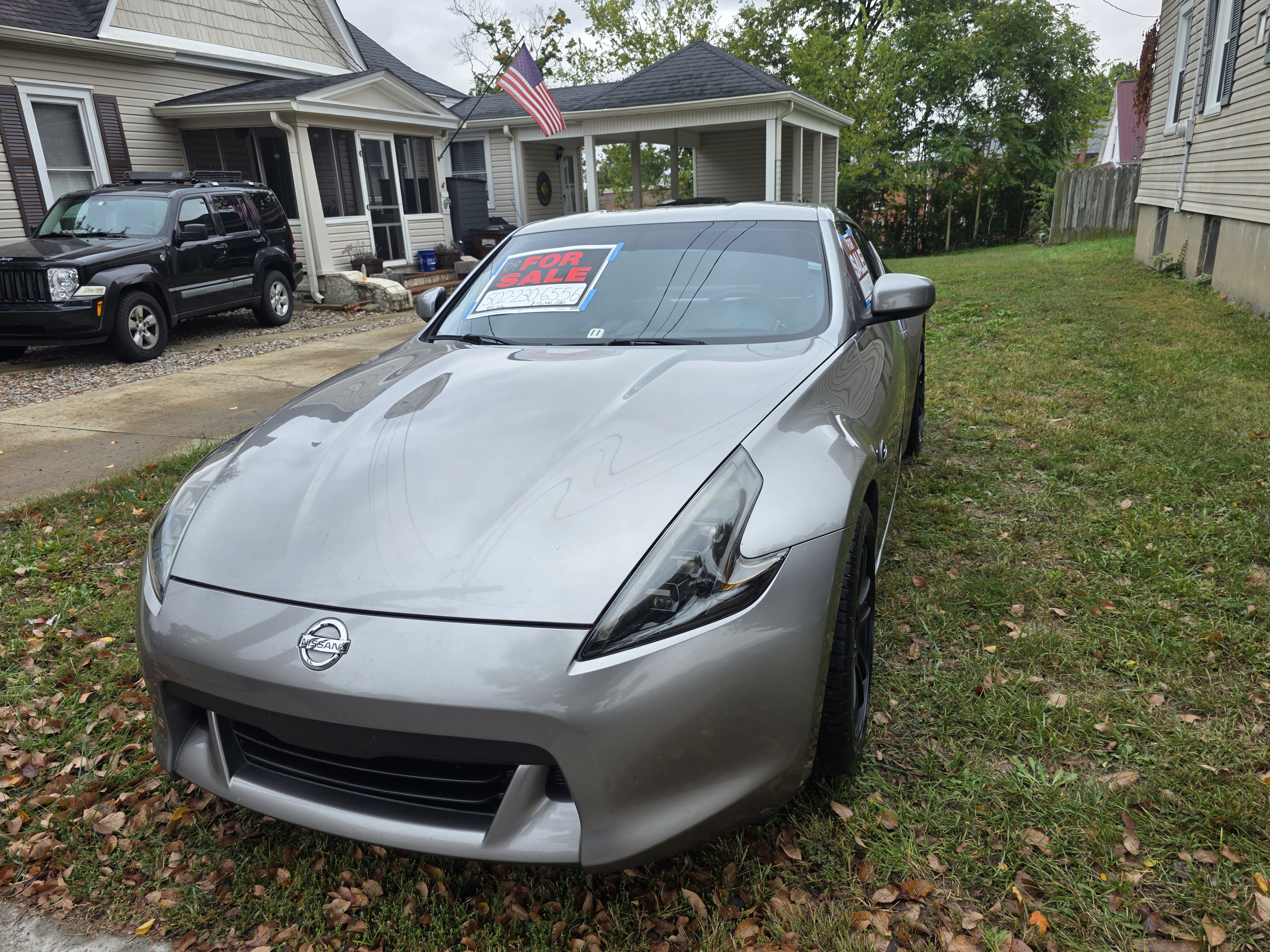 Used 2009 Nissan 370Z Touring RWD image 2