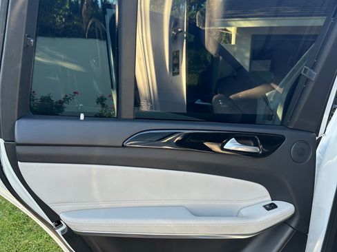 Used 2018 Mercedes-Benz GLS 550 4MATIC image 25