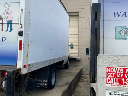 Used 2004 Ford E-350 and Econoline 350 Super Duty RWD image 1