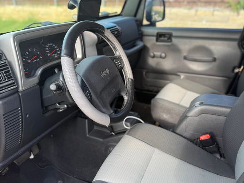 Used 2005 Jeep Wrangler Unlimited image 9