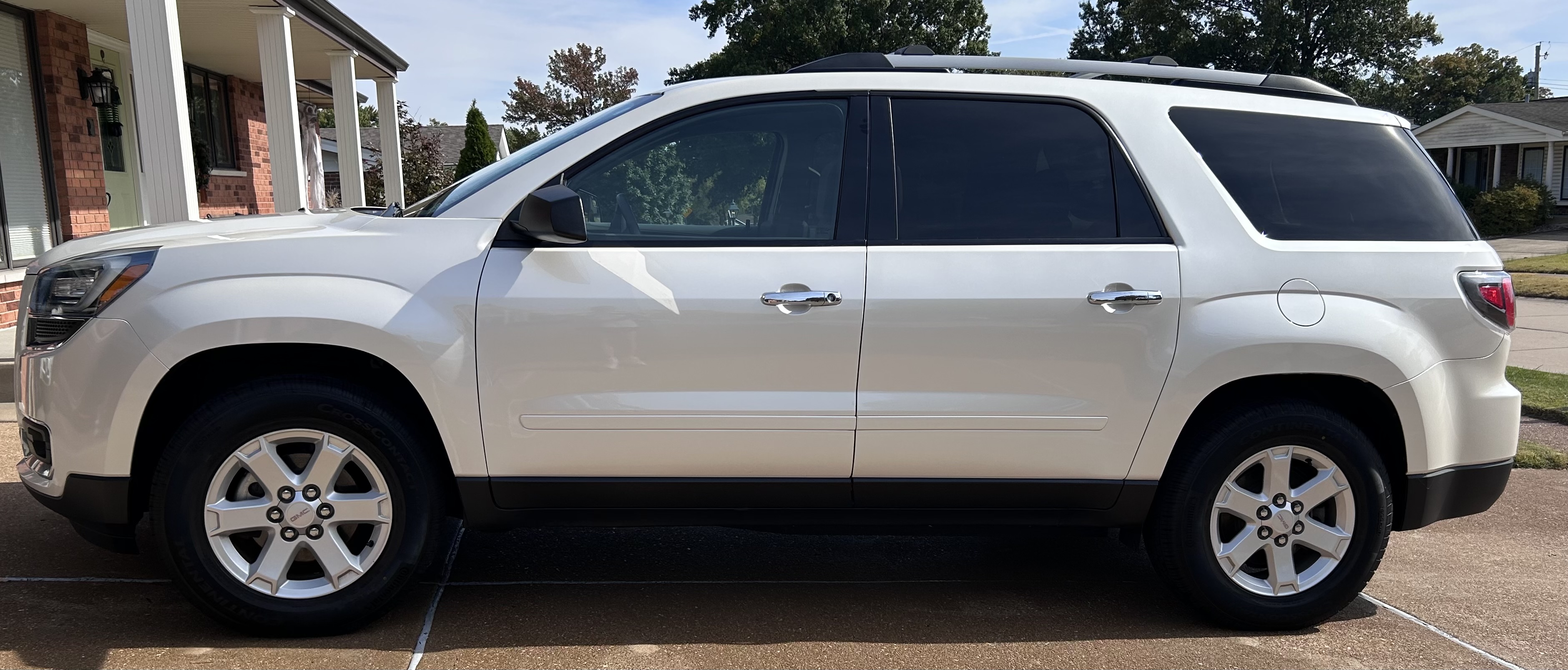 Used 2014 GMC Acadia SLE FWD image 2