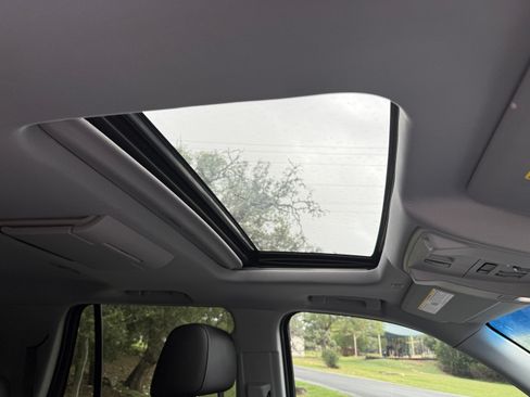 Used 2018 Chevrolet Tahoe Premier RWD image 27
