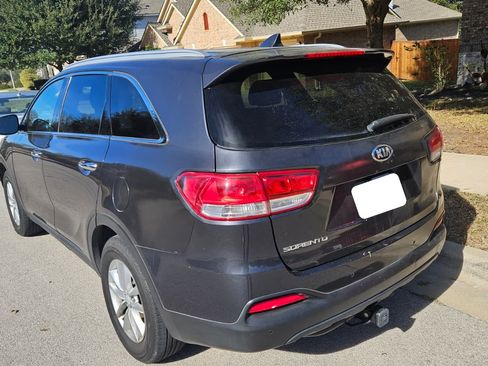 Used 2016 Kia Sorento LX w/ LX Convenience Package image 12