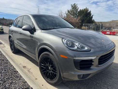 Used 2016 Porsche Cayenne Diesel image 1
