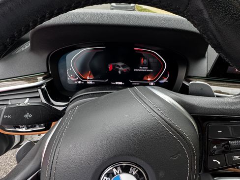 Used 2020 BMW 540i xDrive w/ Premium Package image 11