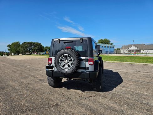 Used 2015 Jeep Wrangler Unlimited Rubicon w/ Connectivity Group AWD/4WD image 6