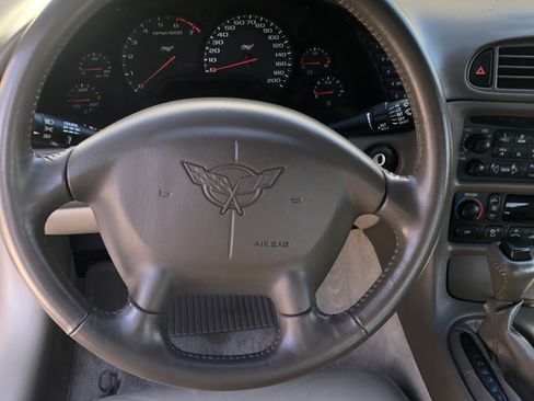 Used 2003 Chevrolet Corvette Coupe w/ Preferred Equipment Group RWD image 10