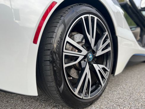 Used 2019 BMW i8 Roadster image 17