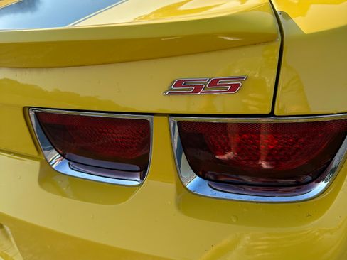 Used 2010 Chevrolet Camaro SS w/ RS Package RWD image 12