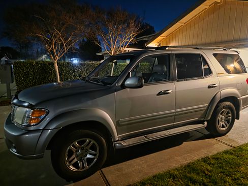 Used 2004 Toyota Sequoia Limited image 12