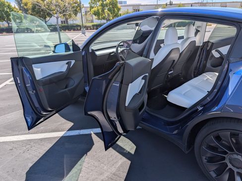 Used 2021 Tesla Model Y Performance image 13