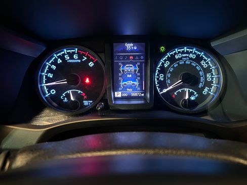 Used 2018 Toyota Tacoma TRD Off-Road image 23