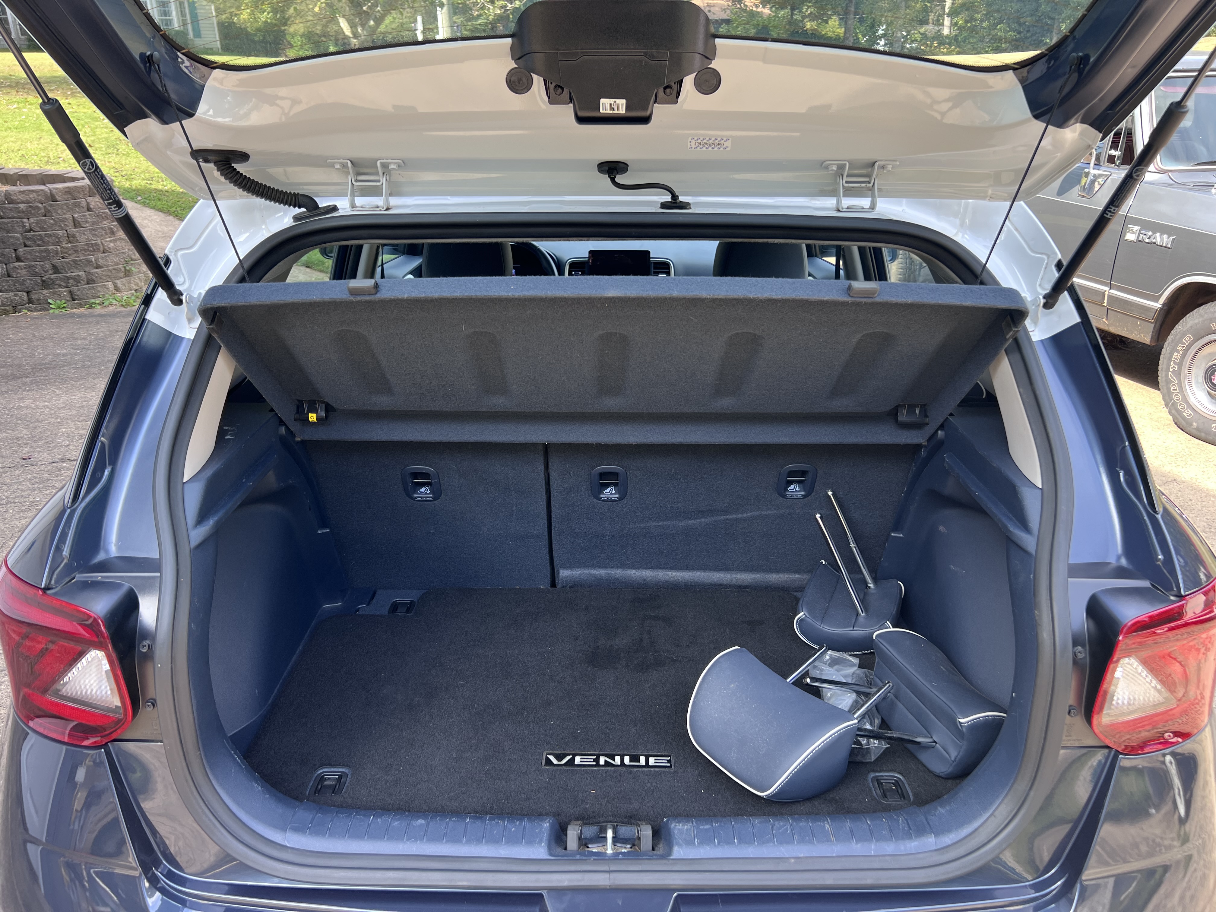 Used 2023 Hyundai Venue Limited w/ Cargo Package FWD image 21