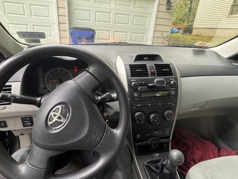 Used 2013 Toyota Corolla L FWD image 9