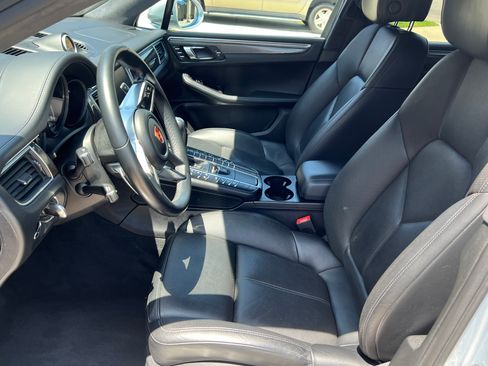 Used 2018 Porsche Macan Turbo image 2