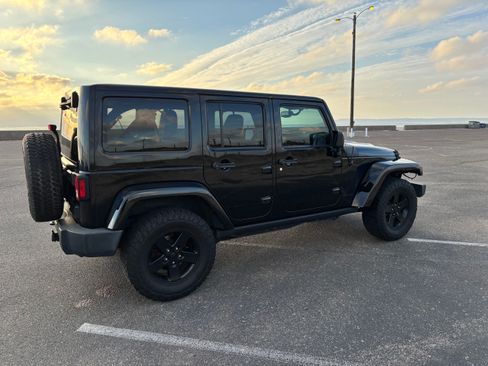Used 2015 Jeep Wrangler Unlimited Sahara image 30