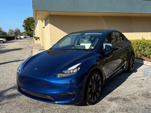 Used 2021 Tesla Model Y Performance image 5