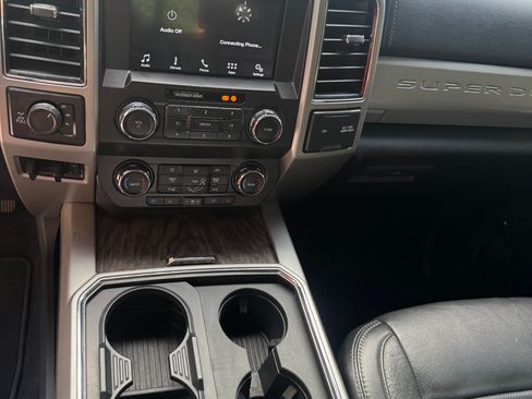 Used 2019 Ford F250 Lariat w/ Lariat Value Package AWD/4WD image 17