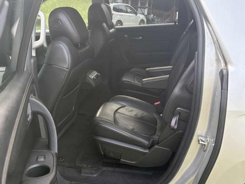 Used 2013 GMC Acadia SLT image 17