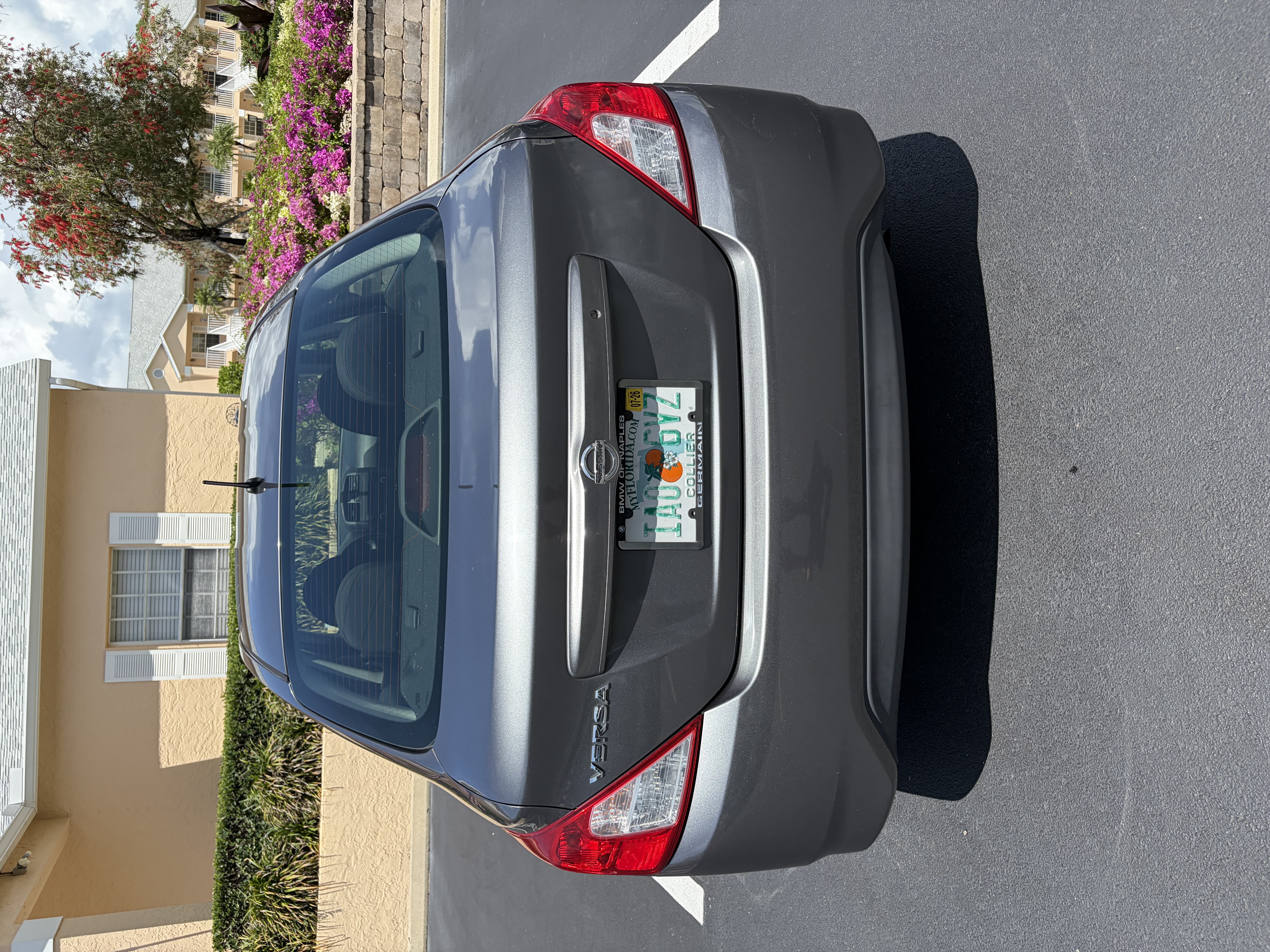 Used 2016 Nissan Versa S FWD image 2