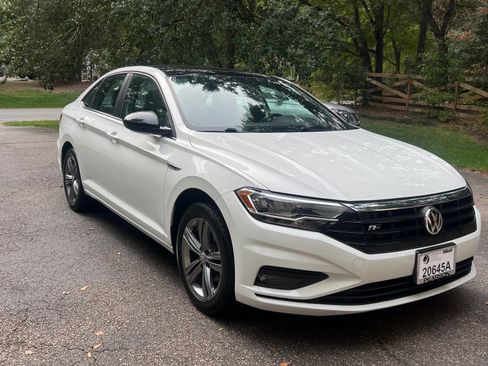 Used 2019 Volkswagen Jetta R-Line w/ R-Line Cold Weather Package FWD image 4