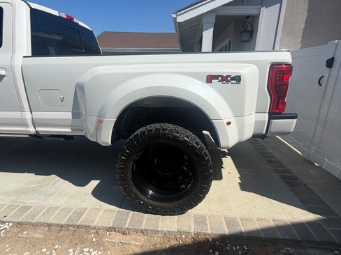 Used 2019 Ford F350 Platinum w/ Platinum Ultimate Package AWD/4WD image 9