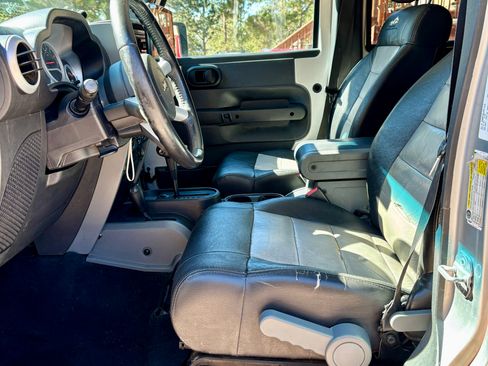 Used 2008 Jeep Wrangler Unlimited Sahara w/ Mopar Chrome Edition Group image 8